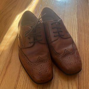 Florsheim Size 4M boys dress shoe, Worn 1x - like new!